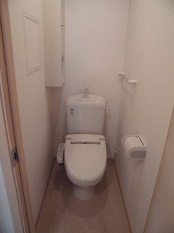 ローズパーク弐番館のトイレ|落ち着いた色調のトイレです