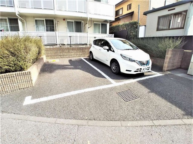 さいたま市中央区上峰３丁目の賃貸マンションの駐車場