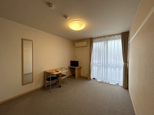 さいたま市南区松本４丁目の賃貸マンションの居間・リビング|ゆったりとした居間です