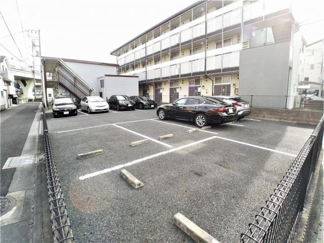さいたま市中央区上峰１丁目の賃貸マンションの駐車場