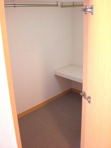 さいたま市桜区大字下大久保の賃貸マンションの内装|明るい色調の室内です