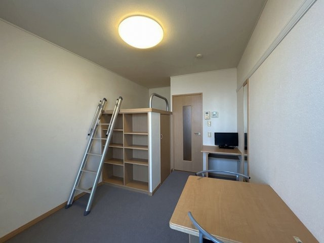 さいたま市桜区大字下大久保の賃貸マンションの内装|ゆったり過ごせる居間です