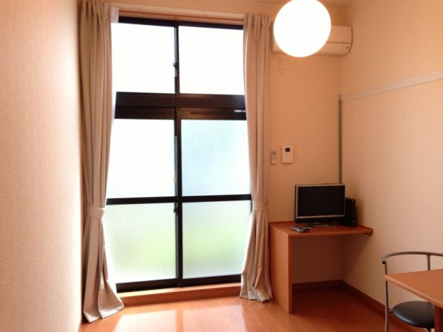 さいたま市大宮区三橋２丁目のアパートの居間・リビング|ゆったり過ごせるリビングです