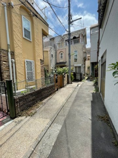 【前面道路含む現地写真】