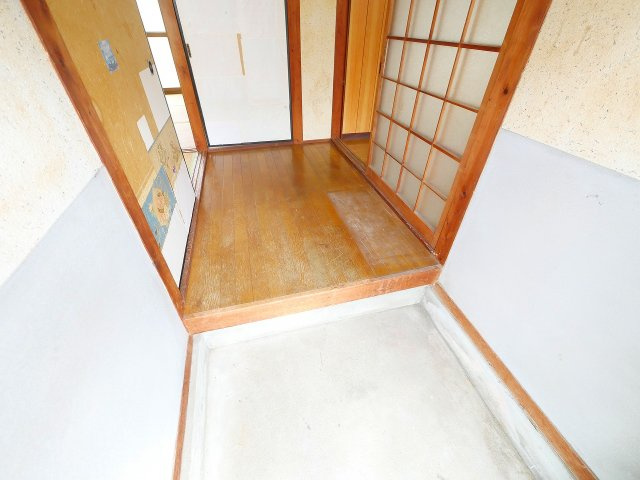 今井貸家の玄関