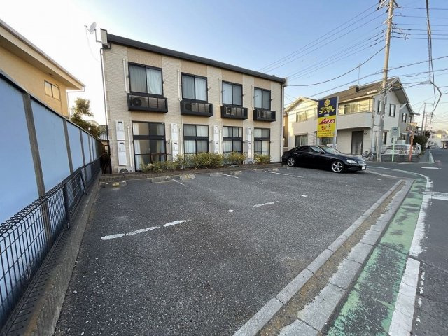 さいたま市緑区道祖土４丁目のアパートの駐車場