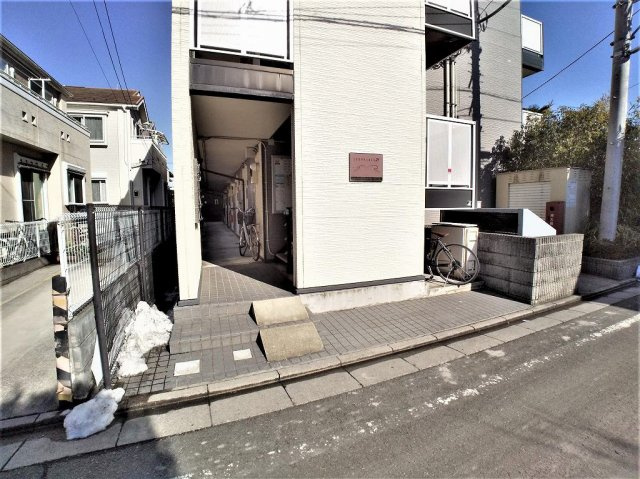 さいたま市緑区大字大谷口の賃貸マンションのエントランス