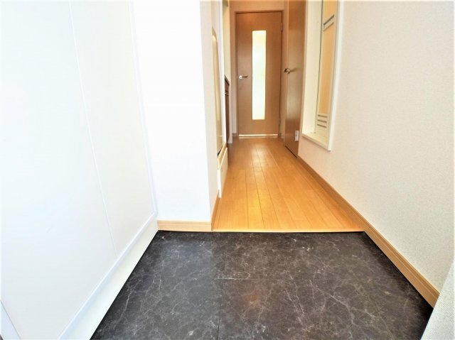 さいたま市緑区大字大谷口の賃貸マンションの玄関|シンプルで使いやすい玄関です