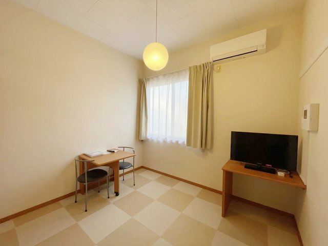 さいたま市緑区原山３丁目のアパートの居間・リビング|ゆったりとした居間です