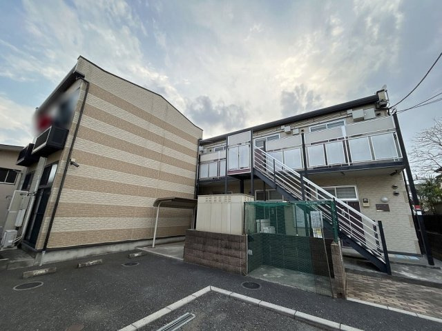 さいたま市緑区原山３丁目のアパートの駐車場|きれいな外観です