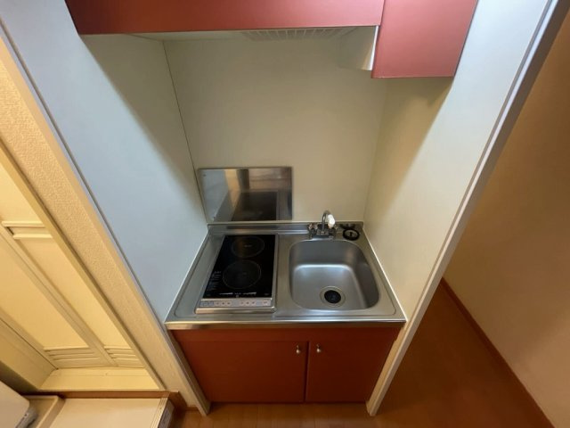 さいたま市緑区原山３丁目のアパートのキッチン|コンパクトなキッチンで掃除もラクラク