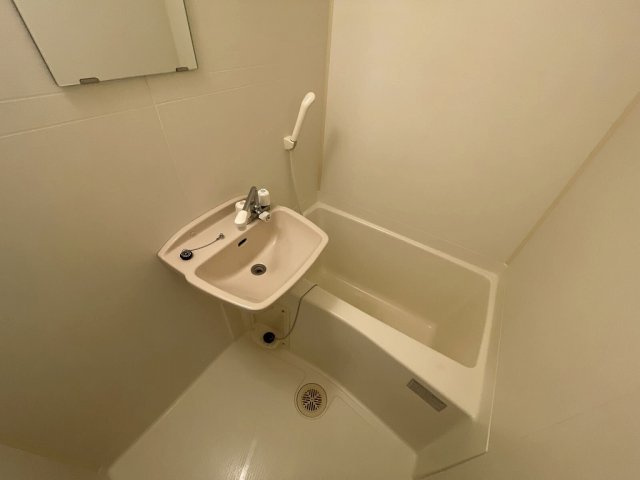 さいたま市緑区原山３丁目のアパートの浴室|コンパクトで使いやすいお風呂です