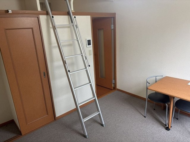 さいたま市緑区大字中尾のアパートの内装|リビングです