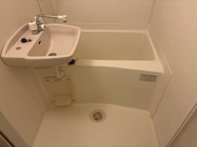 さいたま市緑区大字中尾のアパートの浴室|落ち着いた空間のお風呂です