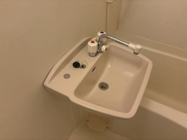 さいたま市緑区大字中尾のアパートの洗面所|きれいな内装です