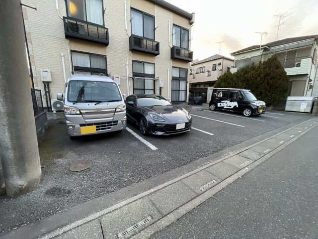 さいたま市緑区大字中尾のアパートの駐車場