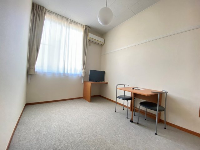 さいたま市緑区原山２丁目のアパートの居間・リビング|ゆったりとした居間です