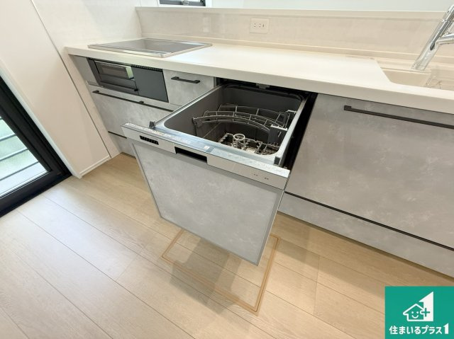 21(土)22(日)23(祝)現地説明会　泉佐野市岡本　新築一戸建ての設備|食事後の一仕事、食器洗いをボタン一つでお任せできちゃいます！場所を取らないビルトイン式なので、お料理スペースもしっかり確保！