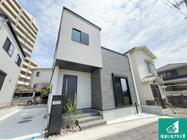 泉佐野市岡本　新築一戸建ての外観|お客様に長く安心して住んでいだだける事にこだわった家づくり！住んでからのアフターサービスにもしっかりと取り組んでいます！