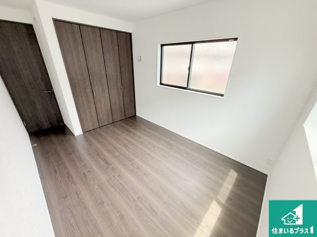 泉佐野市岡本　新築一戸建ての洋室|シンプルな洋室は、自分好みのインテリアが楽しめます♪ご家族とインテリアや家具を選びに行くのは新築購入時の醍醐味の一つです。ぜひお楽しみください♪