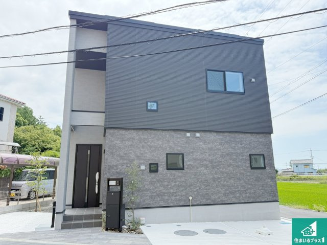 泉佐野市岡本　新築一戸建ての外観|お客様に長く安心して住んでいだだける事にこだわった家づくり！住んでからのアフターサービスにもしっかりと取り組んでいます！