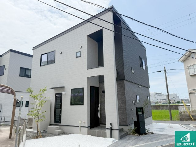 泉佐野市岡本　新築一戸建ての外観|お客様に長く安心して住んでいだだける事にこだわった家づくり！住んでからのアフターサービスにもしっかりと取り組んでいます！