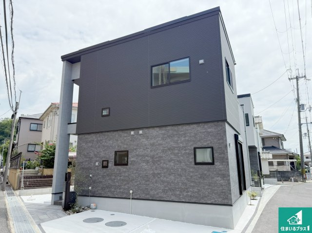 泉佐野市岡本　新築一戸建ての外観|お客様に長く安心して住んでいだだける事にこだわった家づくり！住んでからのアフターサービスにもしっかりと取り組んでいます！