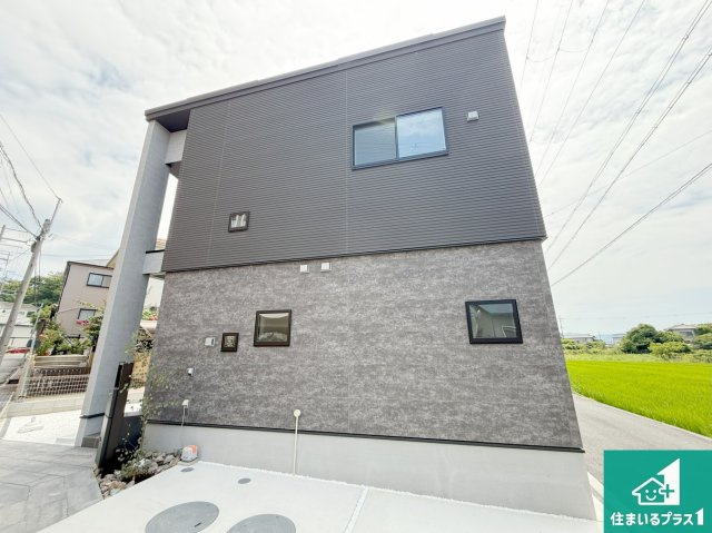 泉佐野市岡本　新築一戸建ての外観|お客様に長く安心して住んでいだだける事にこだわった家づくり！住んでからのアフターサービスにもしっかりと取り組んでいます！