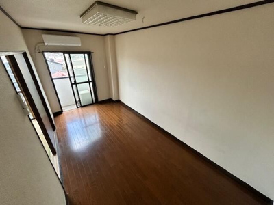 【居間・リビング】 | アメニティ瀬川 | こちらの居間で趣味の時間をお楽しみください