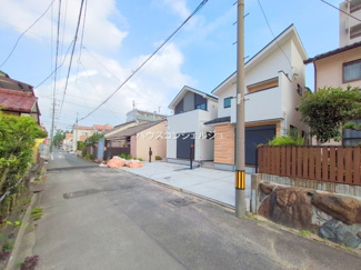 【前面道路含む現地写真】