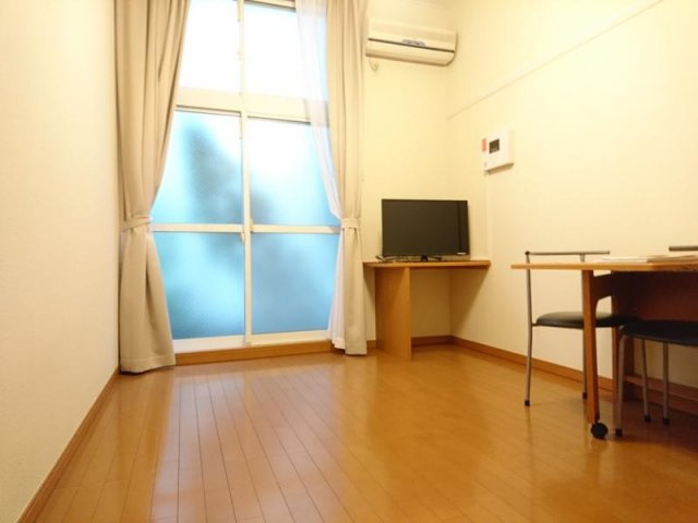 さいたま市南区松本４丁目のアパートの居間・リビング|ゆったりとしたリビングです