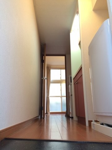 さいたま市南区松本４丁目のアパートの玄関|明るい玄関です