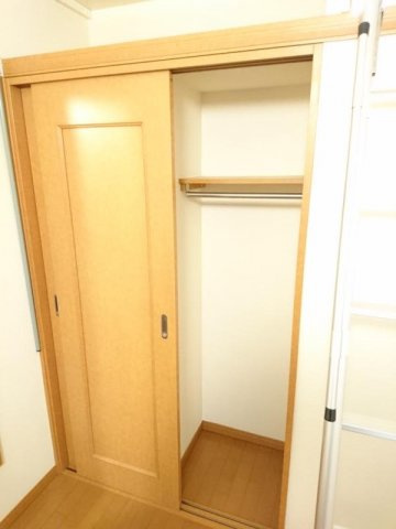 さいたま市南区松本４丁目のアパートの収納|内装は落ち着いています