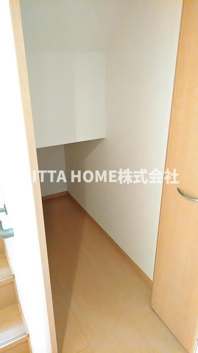 メゾン シュクレの収納|階段下収納もあります★