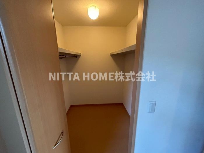 メゾン シュクレのその他共用部分|ウォークインクローゼットもあります♪