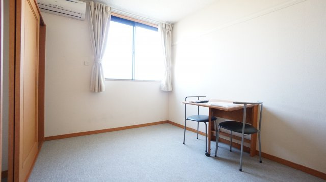 レオパレスエスピナカⅠの居間・リビング