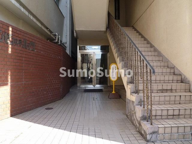 サンゼン山手ハイツのエントランス