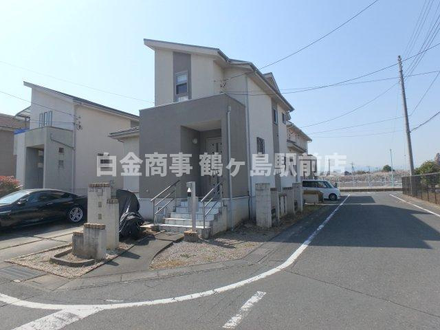 坂戸市にっさい花みず木中古戸建の前面道路含む現地写真