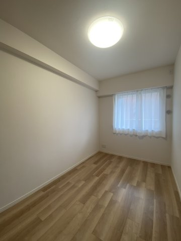 【洋室】 | 壁・天井のクロスも貼替完了しました！