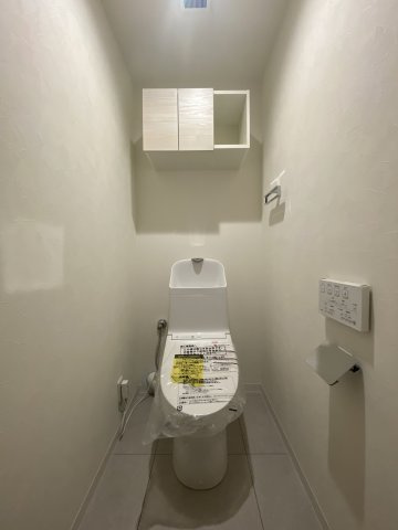 【トイレ】 | 新規交換済みの温水洗浄便座で気持ち良くお使いいただけます。