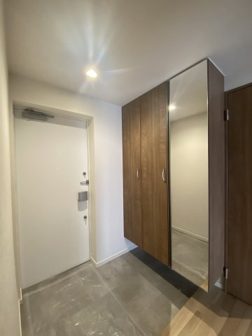 【玄関】 | ミラー付きのシューズBOXはお出掛け前の身だしなみチェックに活用できますね♪
