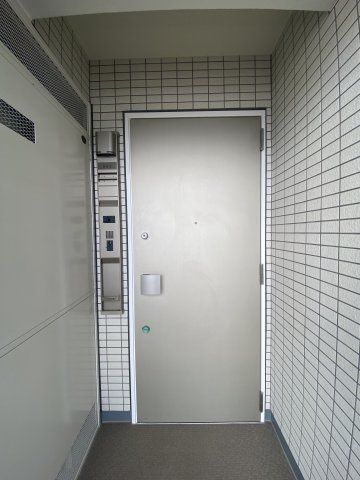 【玄関】 | オートロック付きでセキュリティ面でも安心してお住まいいただけます。