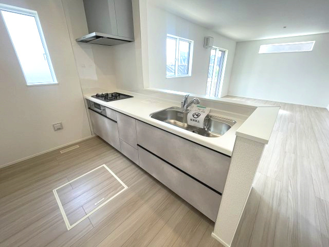 廿日市市福面２丁目　№35848のキッチン|リビング全体を見渡せる
対面式キッチンです。