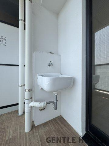 ネオス千鳥ザ・プレイスのバルコニー|バルコニーに水栓があるので夏はプール出して遊んだりガーデニングなどもできます！