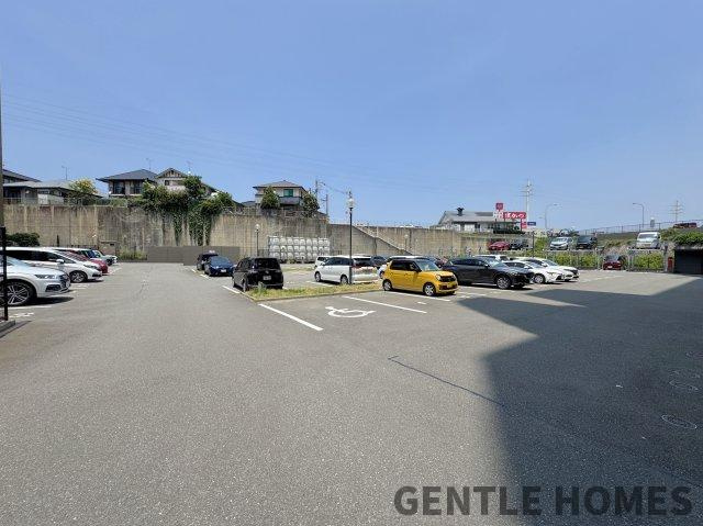 ネオス千鳥ザ・プレイスの駐車場