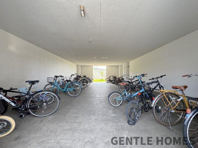 ネオス千鳥ザ・プレイスの駐輪場