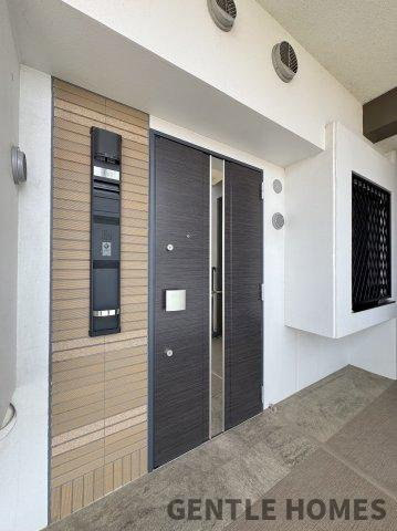 ネオス千鳥ザ・プレイスの玄関