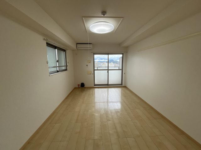 クレール姫路の洋室