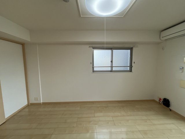 クレール姫路の洋室