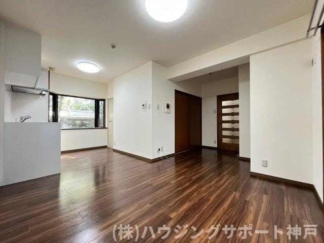 ドール霞ヶ丘の居間・リビング